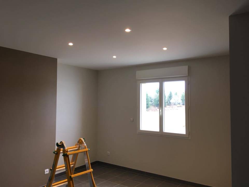 Installation de lumières led dans une maison