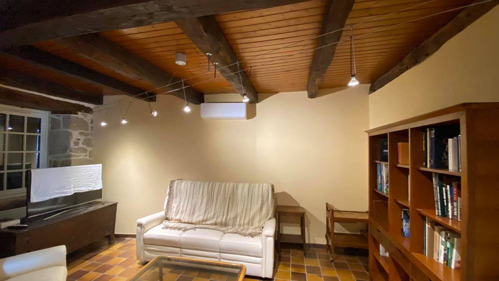 installation de plafonnier dans une maison